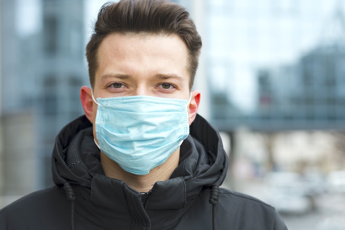 Доказано, что медицинская маска эффективна в качестве профилактической меры при коронавирусе в сочетании с тщательным мытьем рук и применением дезинфицирующих средств.