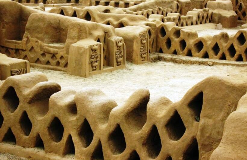 Древний город Чан-Чан в Перу, пример того, что в подходящем климате саман простоит 1200 лет и больше, а в неподходящем сразу начинает разрушаться (Источник фото: ресурс  TravelAsk,  travelask.ru)