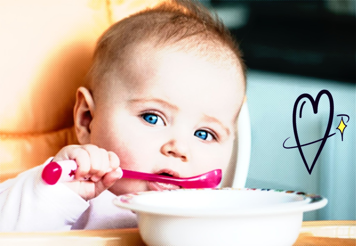 Ребенок кушает самостоятельно. Картинка скачана с ЯК