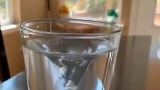 Поставить стакан с водой у порога