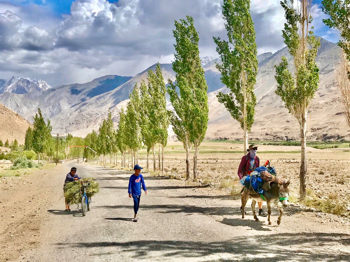 туристы в таджикистане