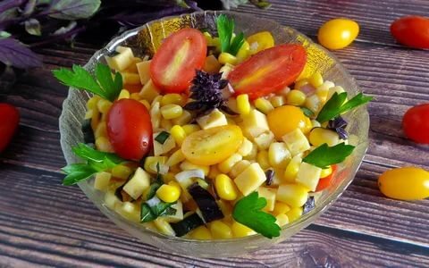 Состав рецепта (на 2 порц.): 
    Помидоры - 200 гр
    Кукуруза консервированая - 150 гр
    Сыр любой - 80 гр
    Сметана - 2 стол.л.
    Чеснок - 1 шт.
    Соль -  по вкусу