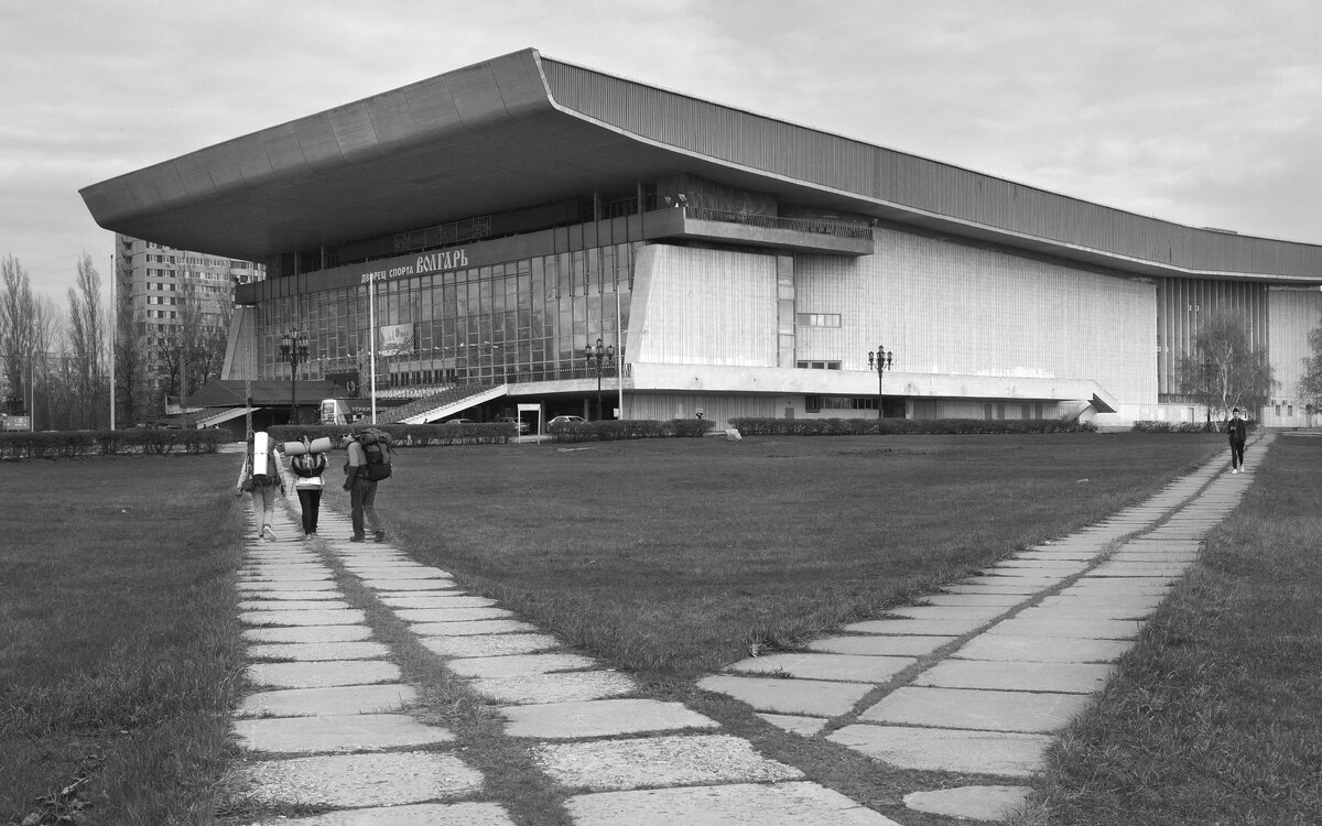 Дворец спорта «Волгарь». Проектировался в в 1968—1969 годах.