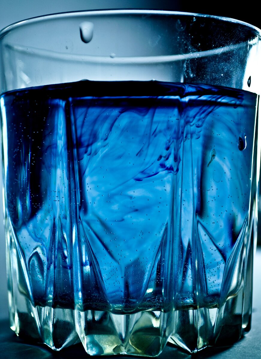 Стакан. Стакан воды. Красивые стаканы для воды. Водичка в стакане. Стакан с жидкостью.