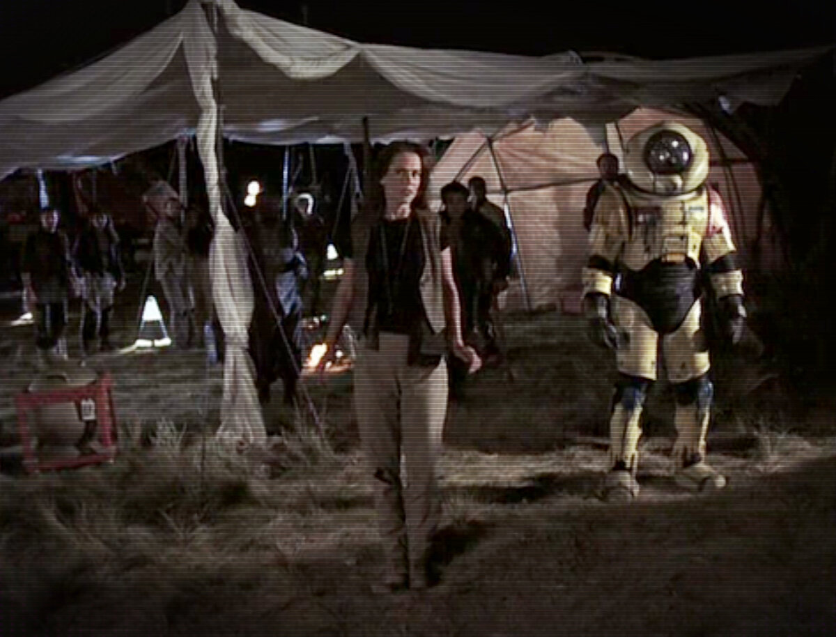 Нло фильм 2018. Нашли вторую землю но когда прилетели пожалели. Нашли вторую землю но когда прилетели пожалели. Осада пришельцев фильм 2005. Прометей фильм 2012 чужой.