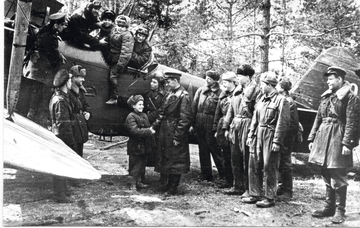 Операция Звёздочка подвиг мамкина. Александр мамкин летчик подвиг. Подвиг лётчика Александра мамкина.. Операция Звёздочка летчик мамкин.