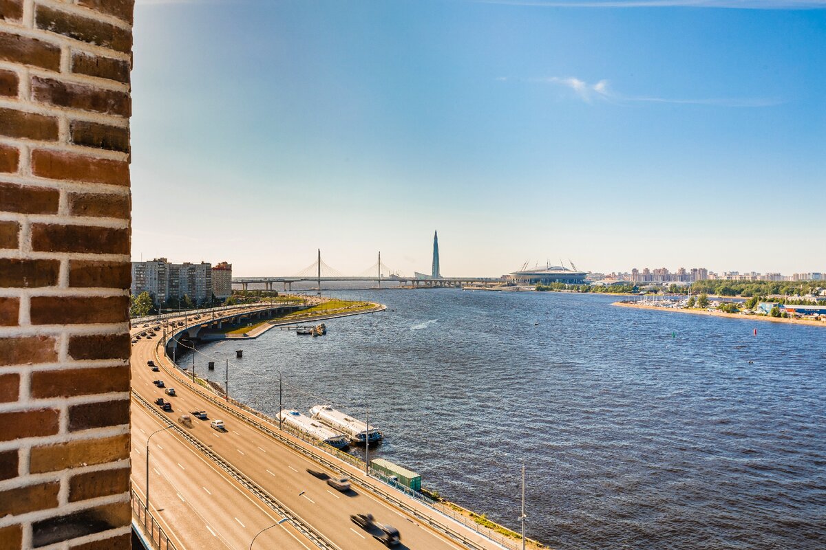 Вид из окон апарт-отеля Docklands