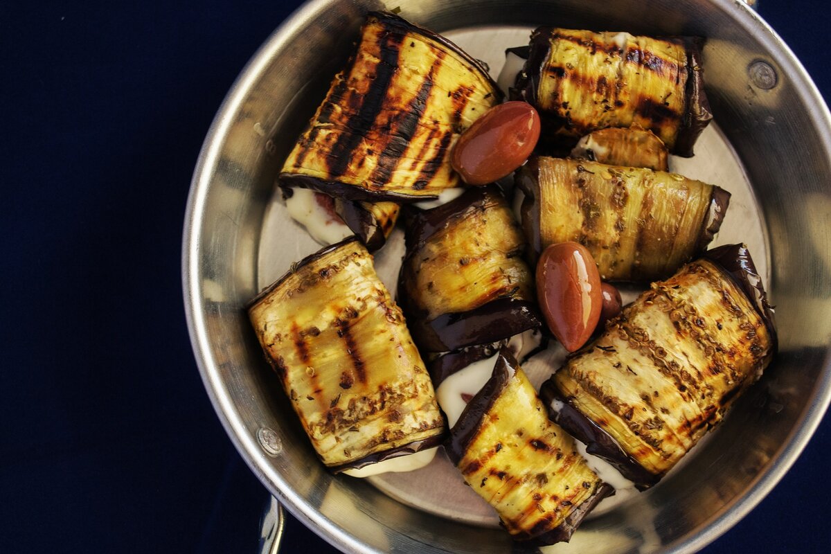 Рулеты из баклажанов с сыром и грецкими орехами