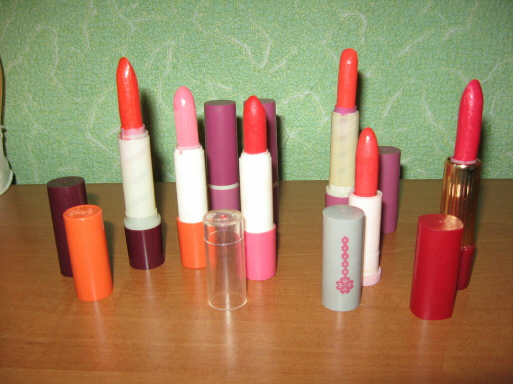 И опять он, сиреневый футлярчик, третий слева...  Яндекс-Картинки