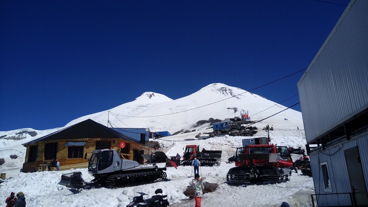 Корона внесла свои коррективы- народу очень мало. А в туалет без маски не пускают. 