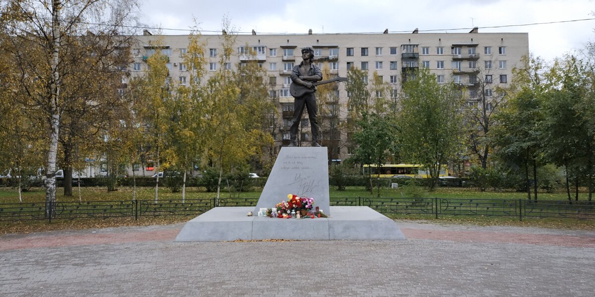 Шел мимо в школу за Машей, решил сфотографировать наркоманов и проституток, но они сразу разбежались 