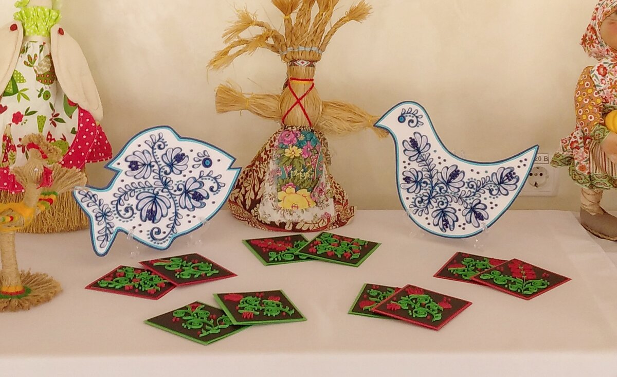 Рыбка и птичка по мотивам Гжели готовы и уже участвовали в выставке