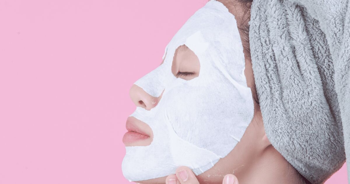 Тканевые маски сейчас очень популярны, но не все знают, что они могут быть самодельными - и не менее эффективными, чем дорогущие