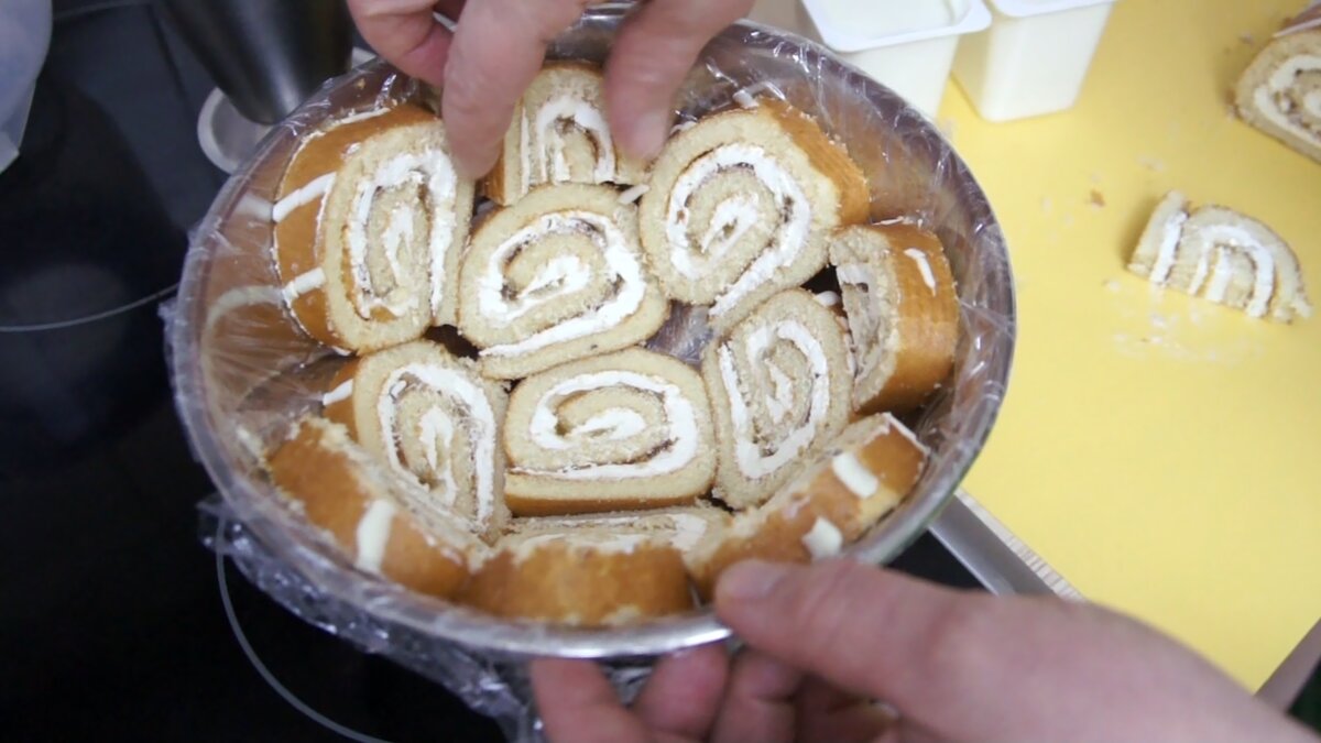 Торт из бисквитных рулетов: все намного проще, чем вы думаете!