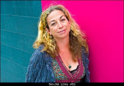 Моник Роффи родилась в Тринидаде, училась в Великобритании и написала 5 книг - 4 романа и одни мемуары. Три из ее романов посвящены карибскому региону.