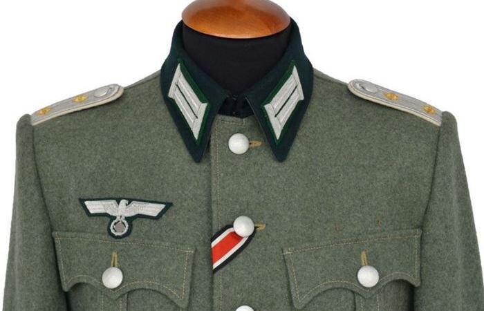 Что за красно-черные ленты носили на кителе военнослужащие вермахта