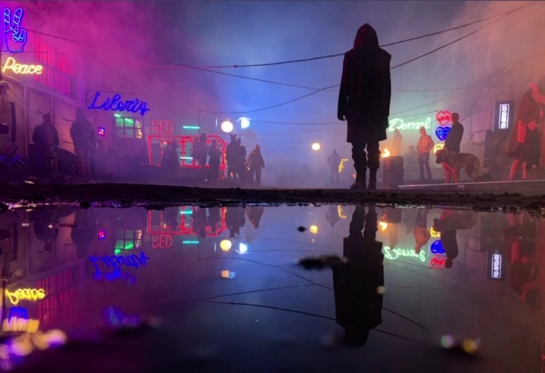 Кадр из клипа Голден