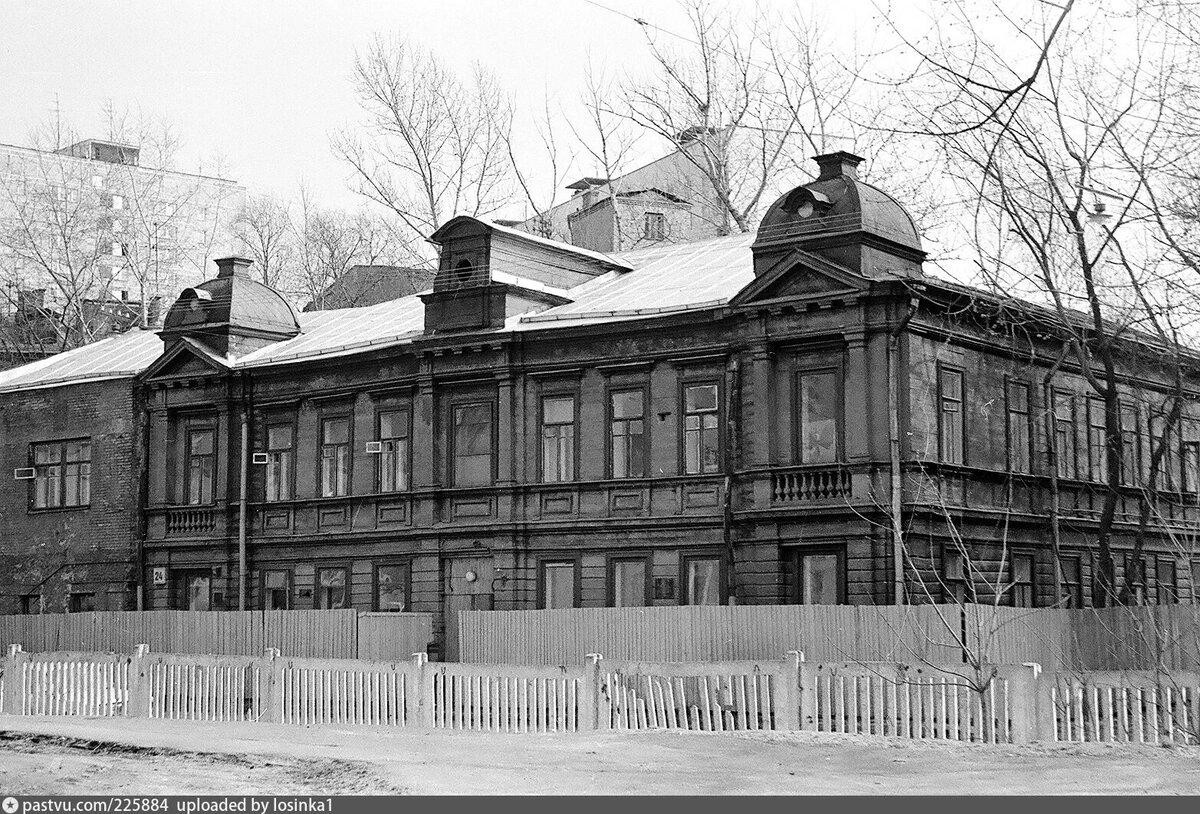 В Москве таких домов остались единицы: погибающая деревянная усадьба купца  Крупенникова | СЕМЬ ХОЛМОВ | Дзен