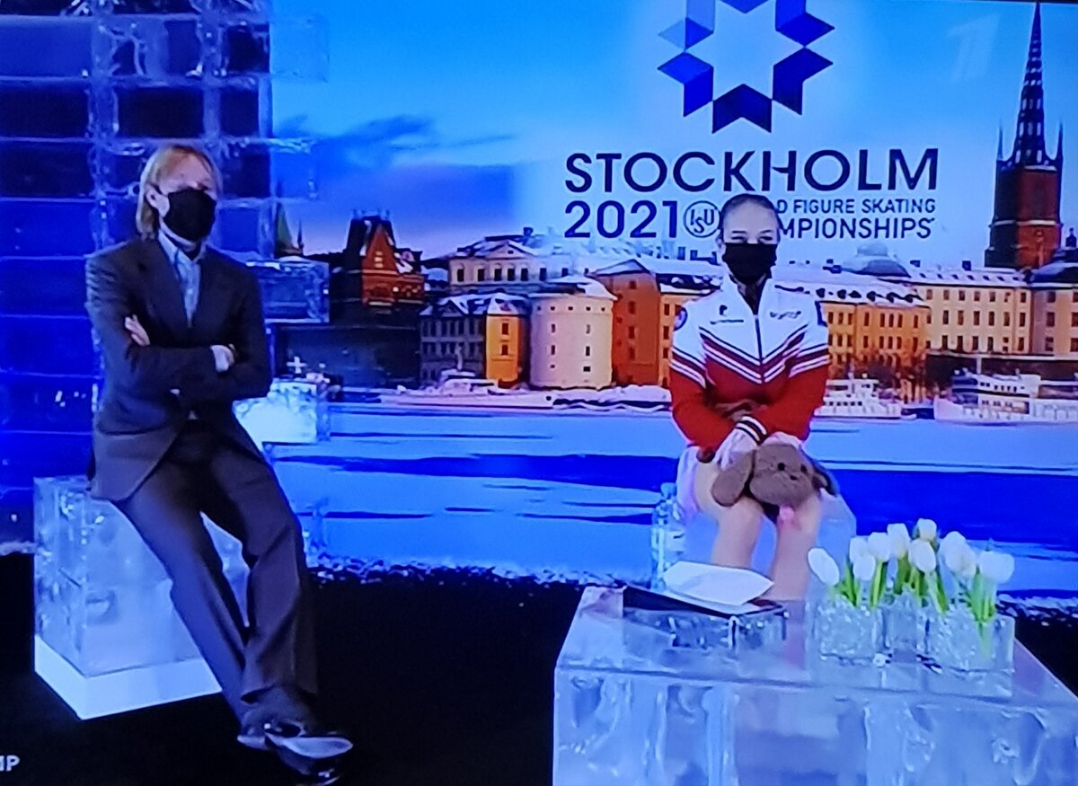 Разочарование после выступления помогли скрыть только маски