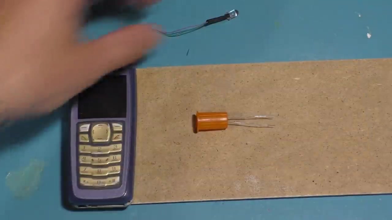 4 Ways to Dress Up Your iPhone Diy phone case, Diy iphone case, Diy case