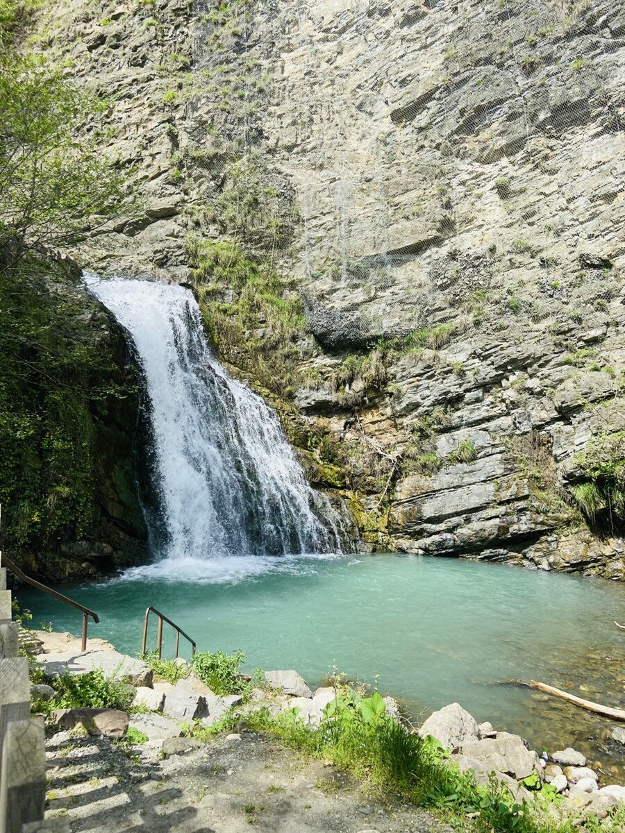 Змейковый водопад прямо у бани