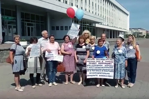 Распоясавшиеся экстремисты хотели жаловаться президенту! Но сейчас к ним подъедут и увезут.