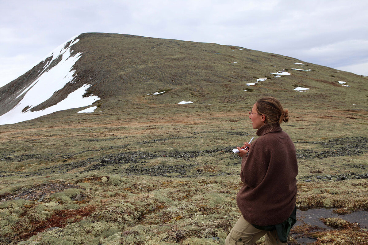 Дорожные впечатления гостья записывала  в блокнот. Фото Бориса Слепнева