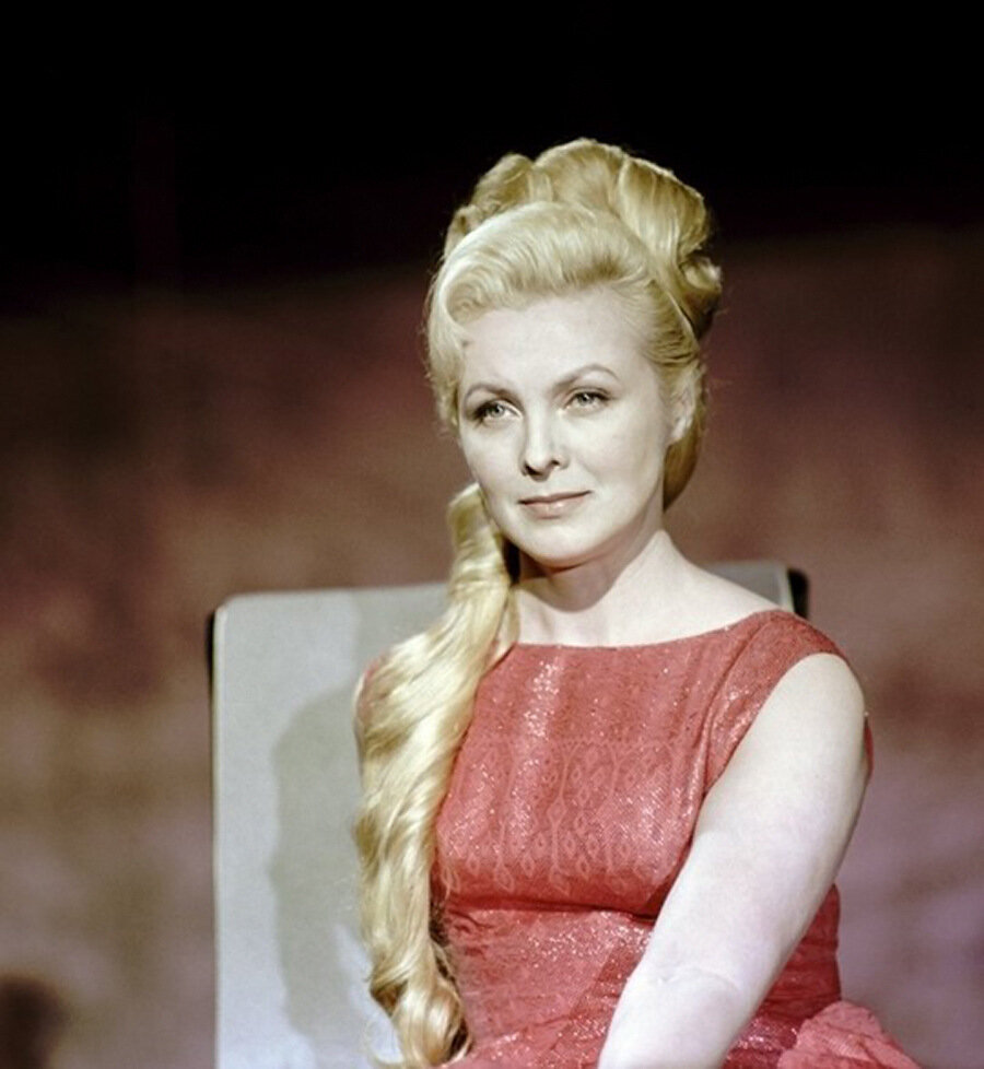 Вия Артмане