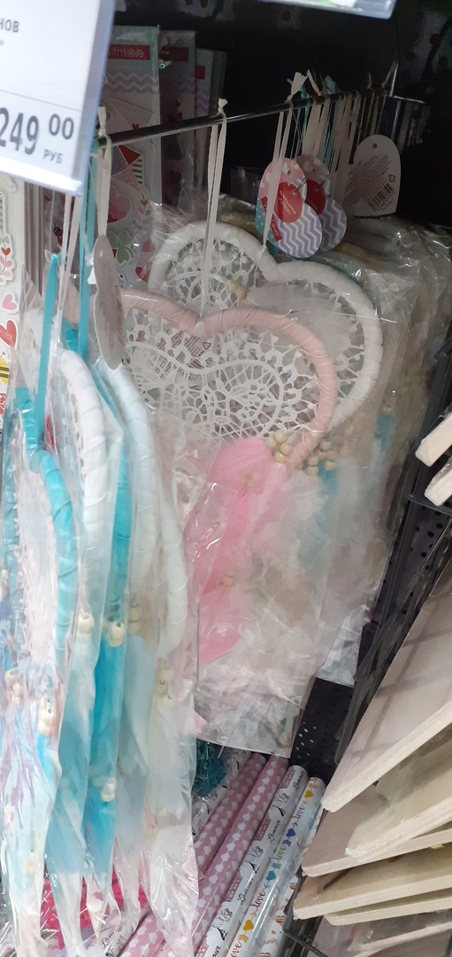 Есть в разных цветовых решениях