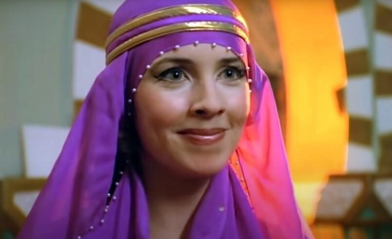 Келли МакГрилл –агент Мэри Стар из комедии Гайдая. Почему иностранная ...