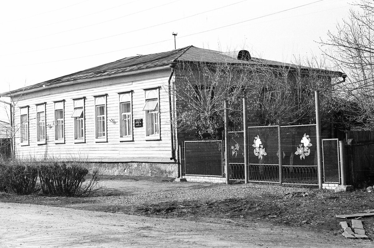 В этом доме, что стоял на перекрёстке улиц К. Маркса и Московской, проживал А.А. Наумов. Снимок 1966 года, когда в нём размещался детский сад № 6. Сейчас на этом месте стоит пятиэтажка.