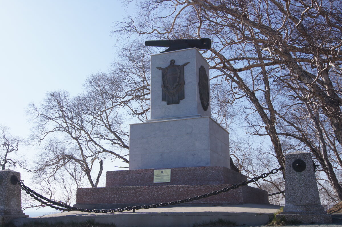 Памятник героям 3-й батареи А.П. Максутова 