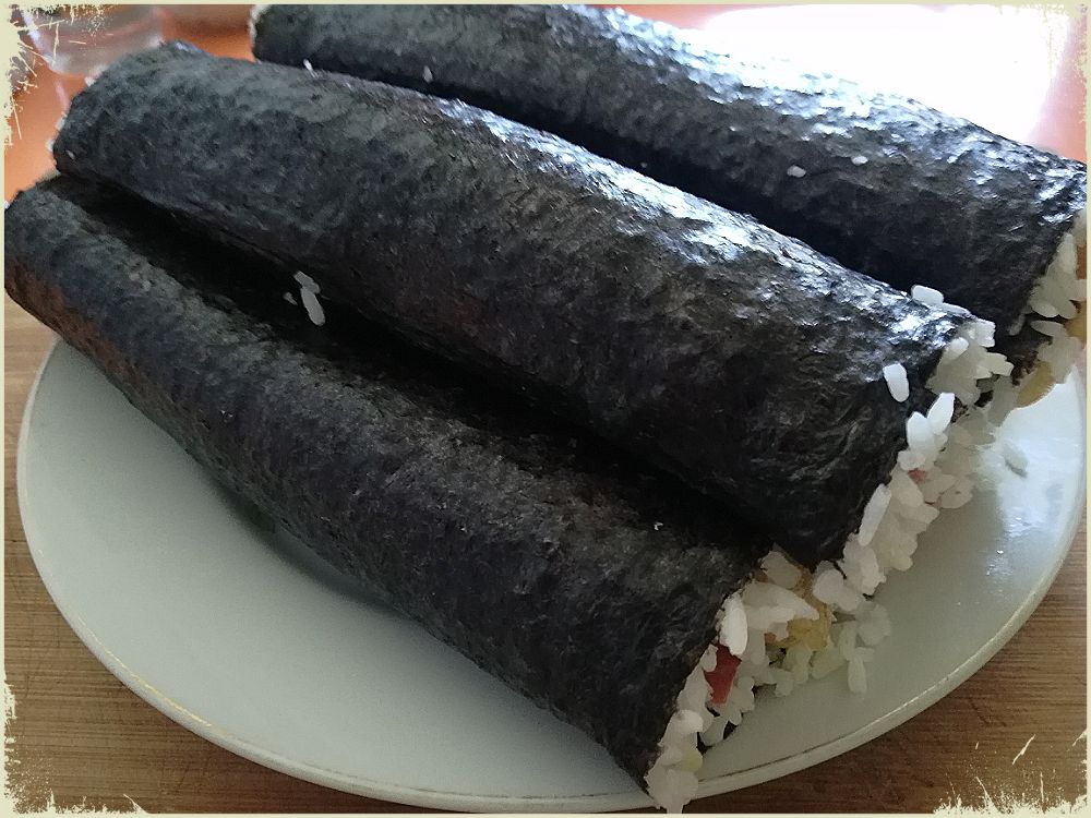 Кимпаб с колбасой и яичным блином0
