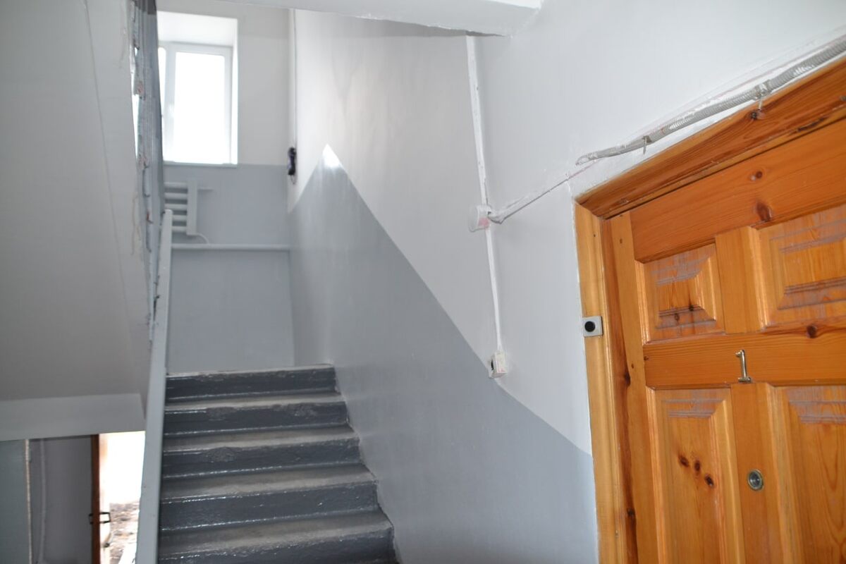  📷    Жители Шарлыка стали возвращаться в отремонтированный дом, где зимой обрушилась крыша Марина Шарт