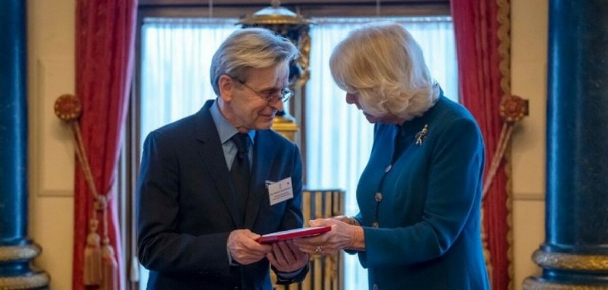    Королева-консорта Камилла и Михаил Барышников