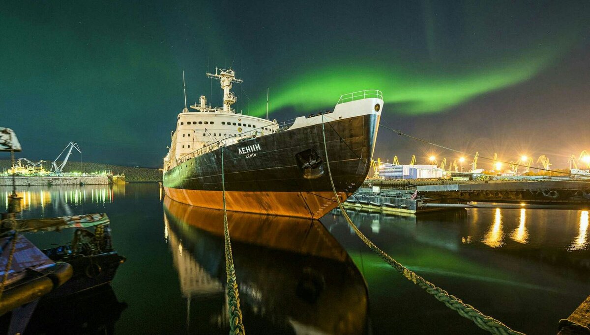 Построенный на Адмиралтейских верфях (входят в ОСК) атомный ледокол "Ленин"