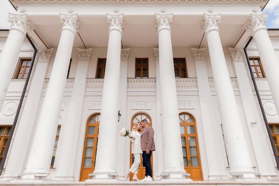     Молодожёны из Москвы могут оставить заявку на регистрацию брака в усадьбе «Остафьево»  Управление ЗАГС Москвы