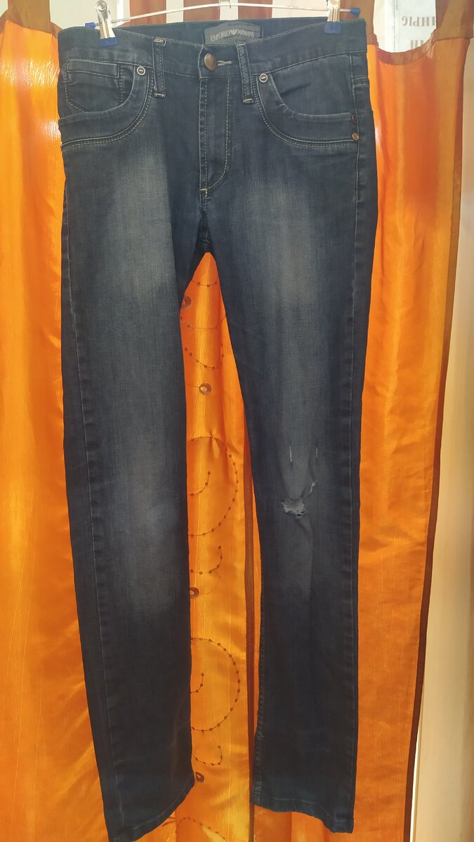 Джинсы Emporio Armani.
