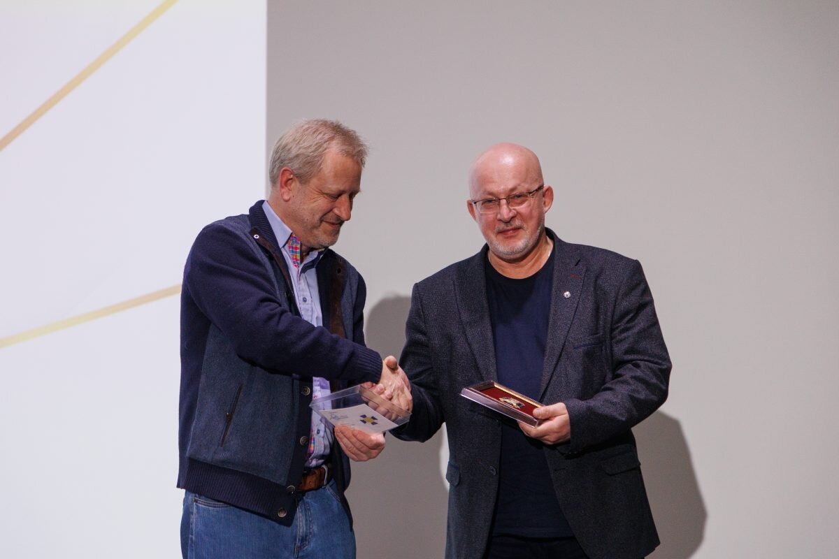     Главный редактор газеты «Нижегородские новости» Андрей Клещев получил почетный знак от Союза журналистов Елена Орленко