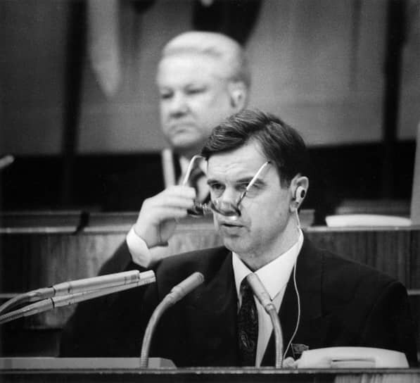 Хасбулатов удалой. Руцкой хасбулатов 1993. Хасбулат молодой бедна сакля. Председатель верховного суда крыма. Хасбулатов удалой.