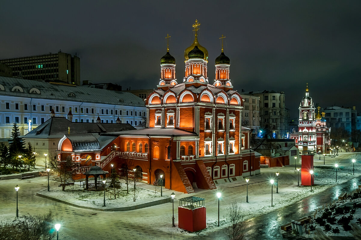 Знаменский храм москва. Знаменский собор Москва Зарядье. Знаменский монастырь Москва зима. Знаменская Церковь Москва Зарядье. Синод храмы Зарядья.