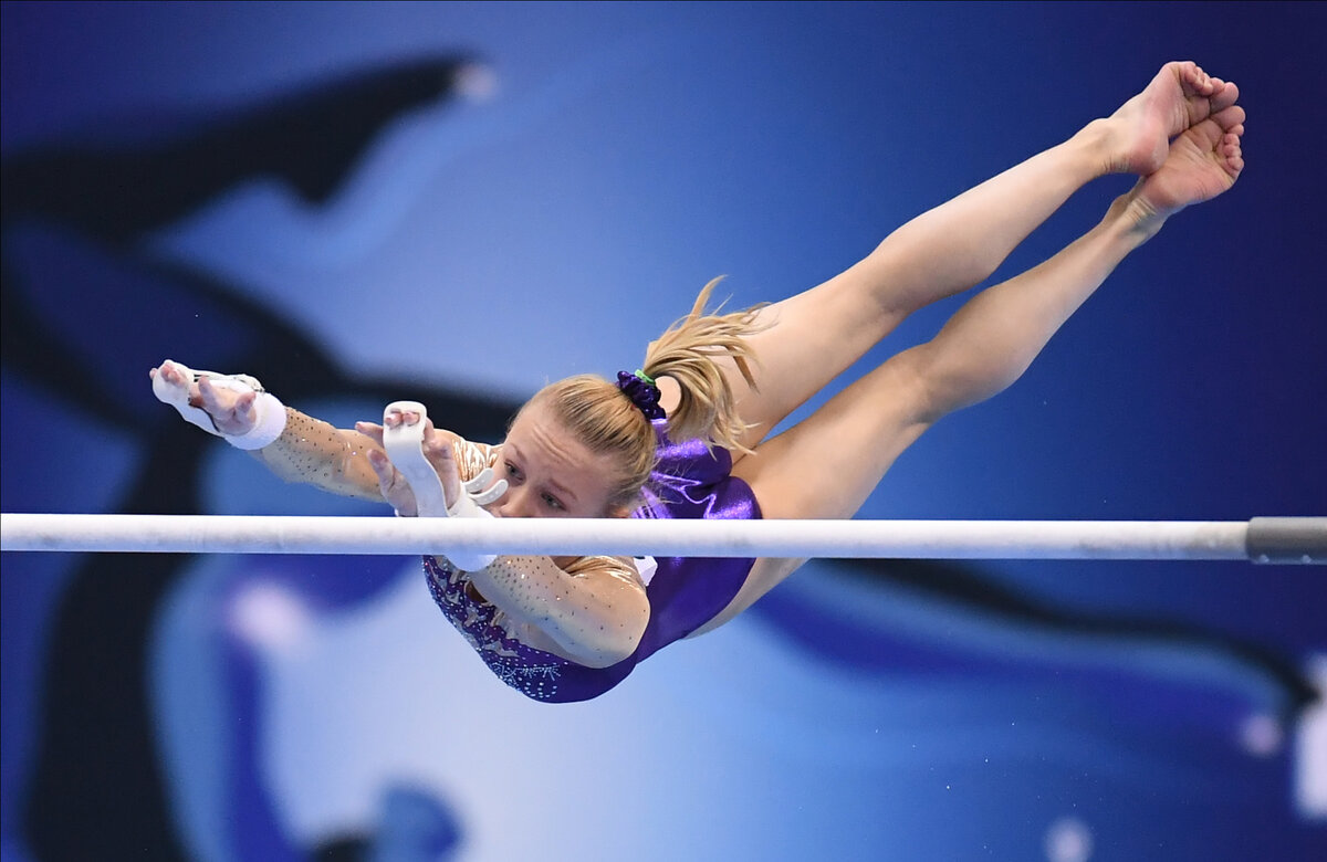    Олимпийская чемпионка Токио Виктория Листунова в финале индивидуального многоборья на чемпионате России по спортивной гимнастике в Казани / РИА Новости