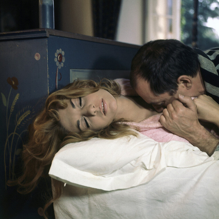 Кадры из фильма "Ночь в Лиссабоне" 1971г.