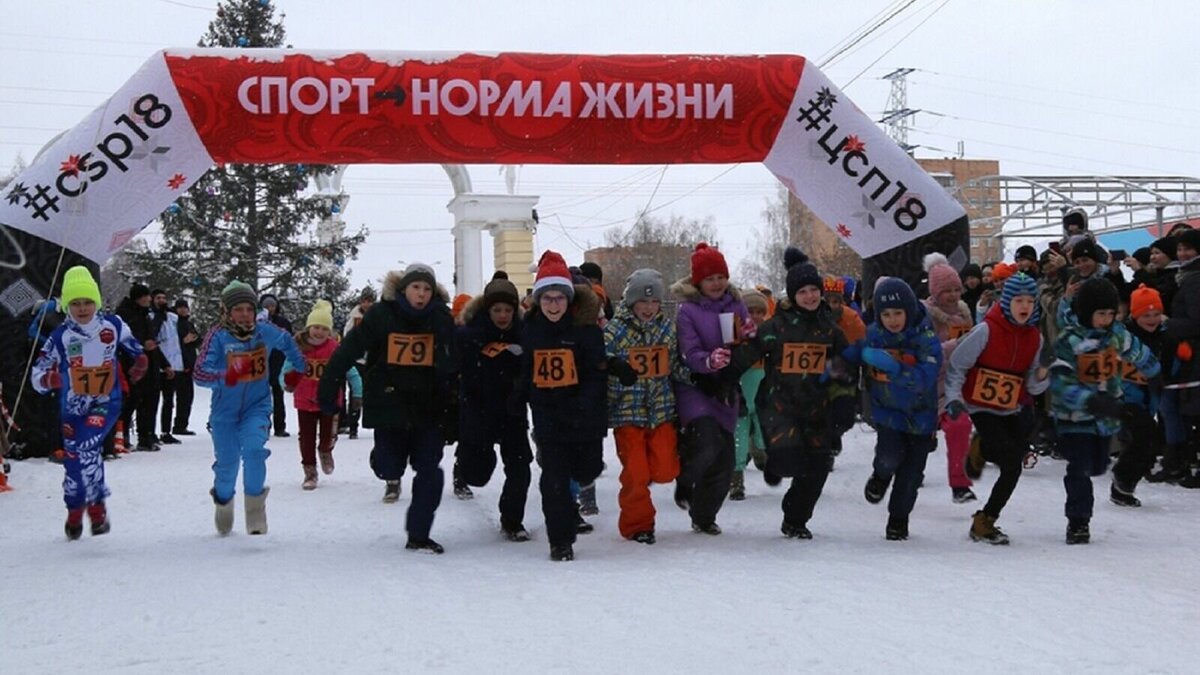     На старт второго мандаринового забега в парке имени Кирова в Ижевске вышли после общей разогревающей разминки 250 спортсменов. В зависимости от возраста, они преодолели различные дистанции – от 500 метров до 3 километров. Самые быстрые в награду получили ящик с цитрусовыми плодами.