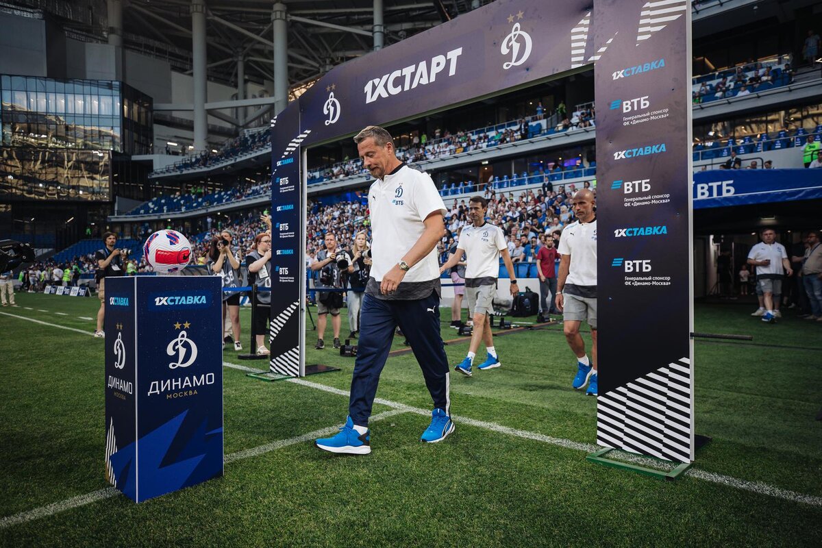 Какое спортивное событие было в 2022 году. Футбольный клуб Динамо. ФК Динамо Москва. ФК Динамо Шунин. Динамо Москва девочки.
