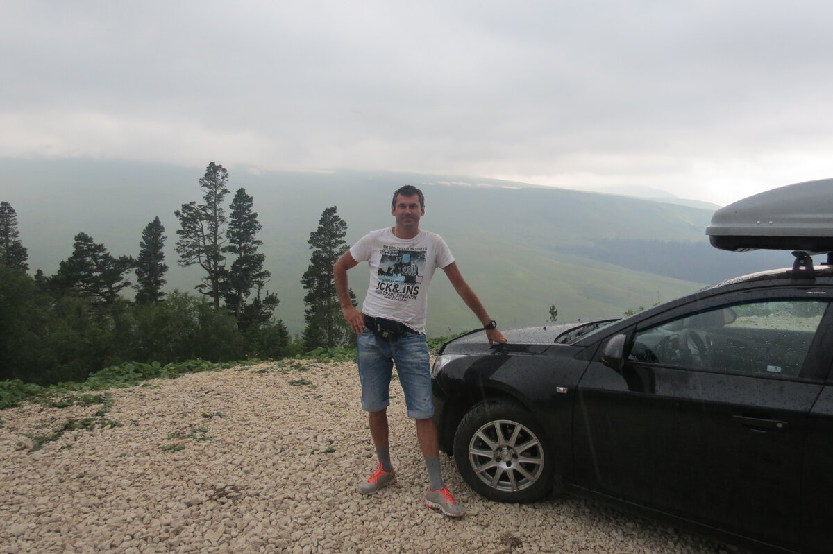 Остановка на Шаумянском перевале (фото автора).