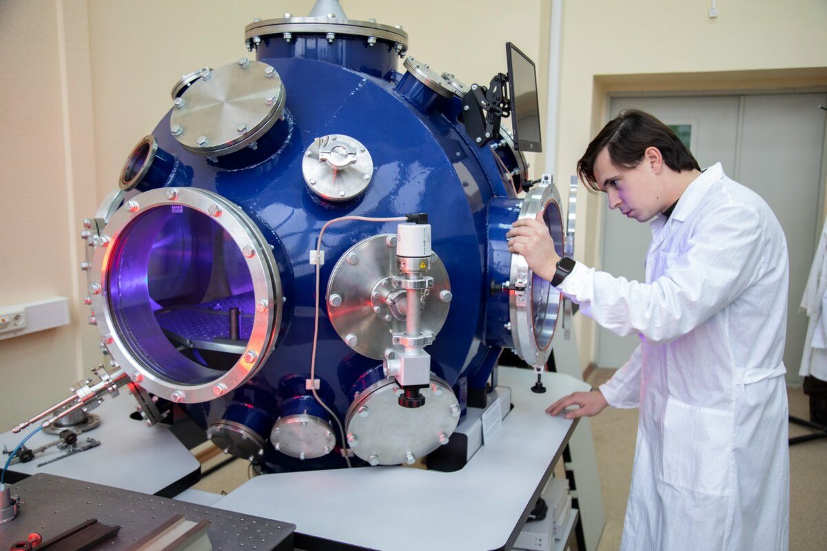 В Сарове начали строить «фабрику фотонов». В ее основе будет многофункциональная лазерная установка килоджоульного уровня энергии ЭЛЬФ (Экспериментальная Лазерно-Физическая установка).