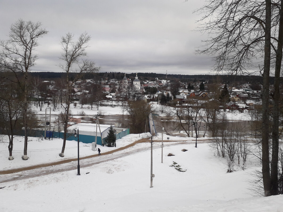4 января 2023 12:51 Вид с Верейского Кремля. Хорошо видна описываемая церковь.