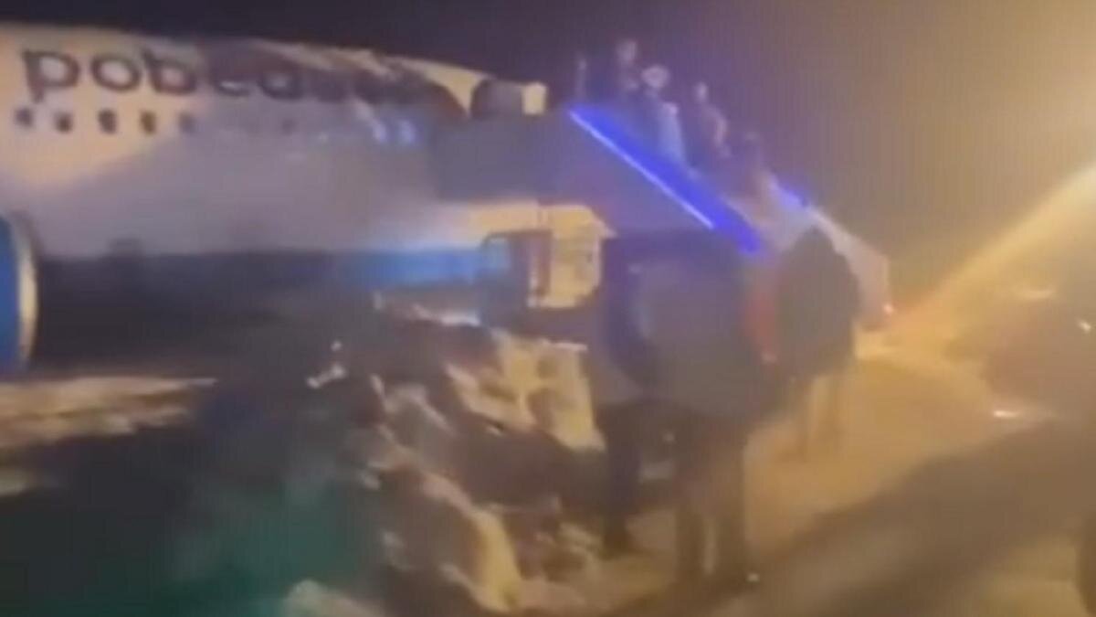    Самолет в сугробе:t.me/bazabazon