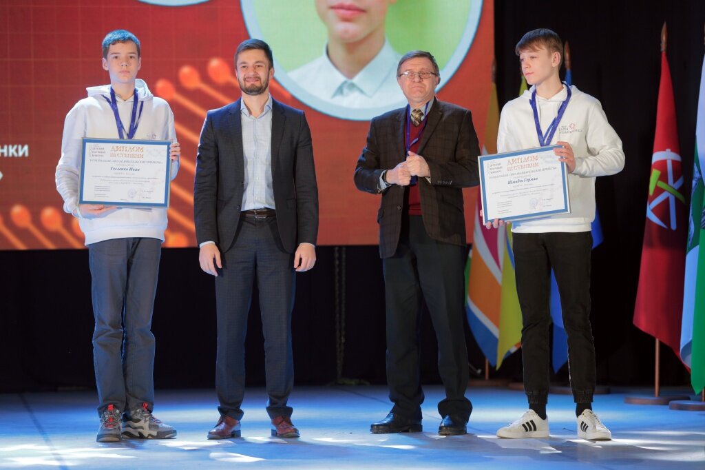 Иван Тесленко и Герман Шмидт, ученики 8 класса из Киселевска Кемеровской области, призеры ДНК-2022